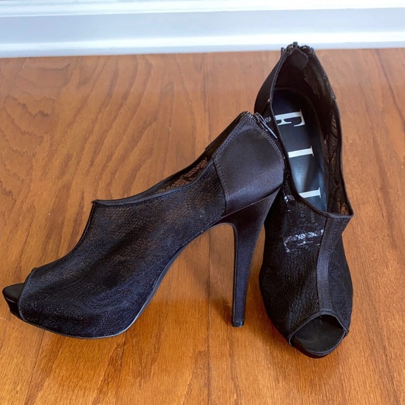 Elle Black Lace Peep-Toe Heels - Picture 3 of 8